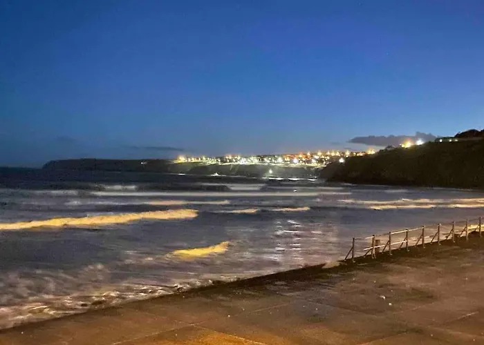 Harmony House Enclosed Near And 펜션 트라모어