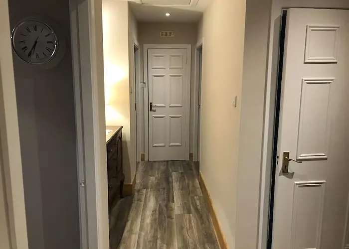 Harmony House Enclosed Near And 펜션 *