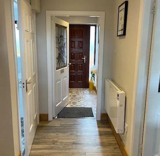 Harmony House Enclosed Near And 펜션 트라모어